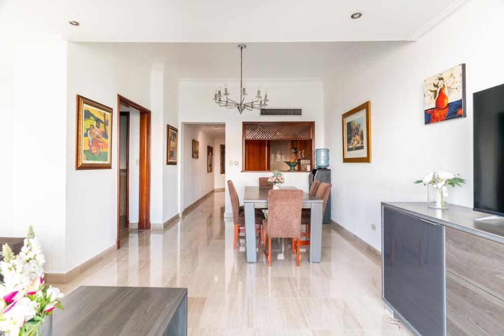 Luxurious 2Bdr Condo Located In Prestigious Tower. Santo Domingo Exterior photo